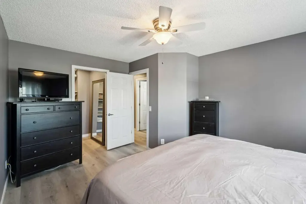 1336 154 Avenue SW Calgary AB T2Y 3E5