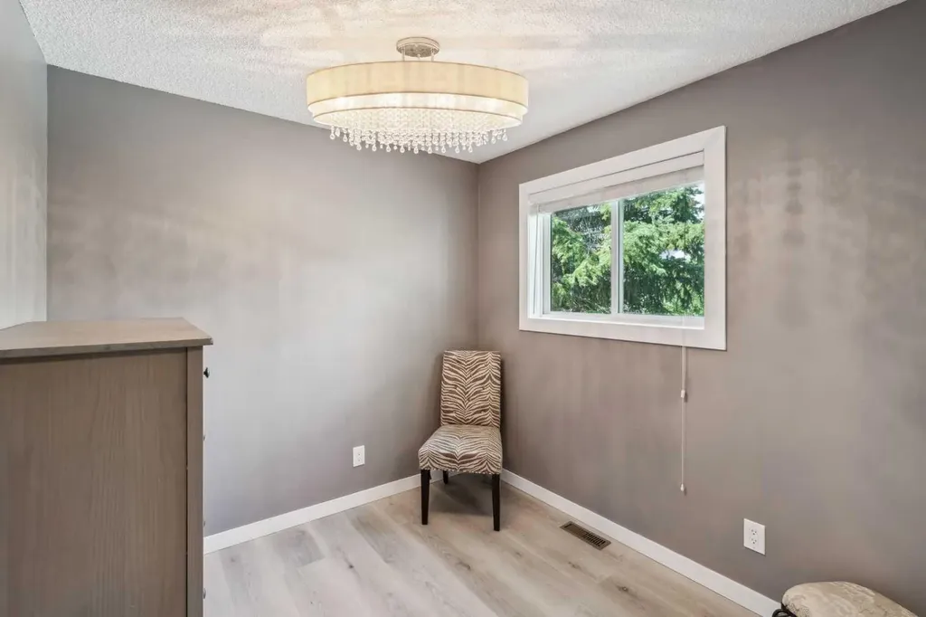1336 154 Avenue SW Calgary AB T2Y 3E5