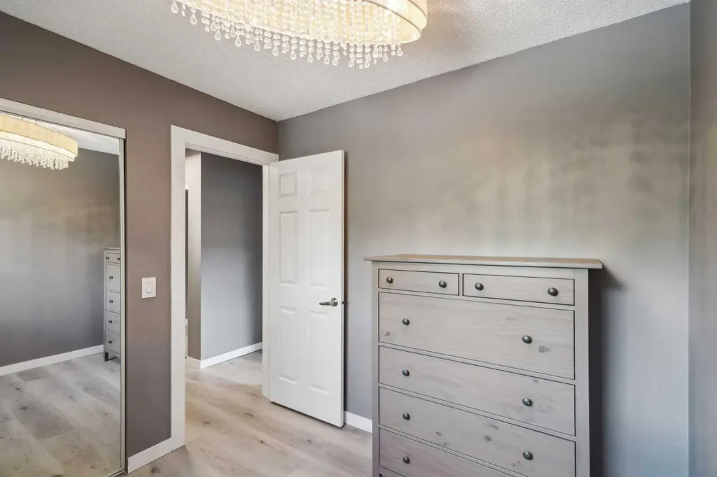 1336 154 Avenue SW Calgary AB T2Y 3E5