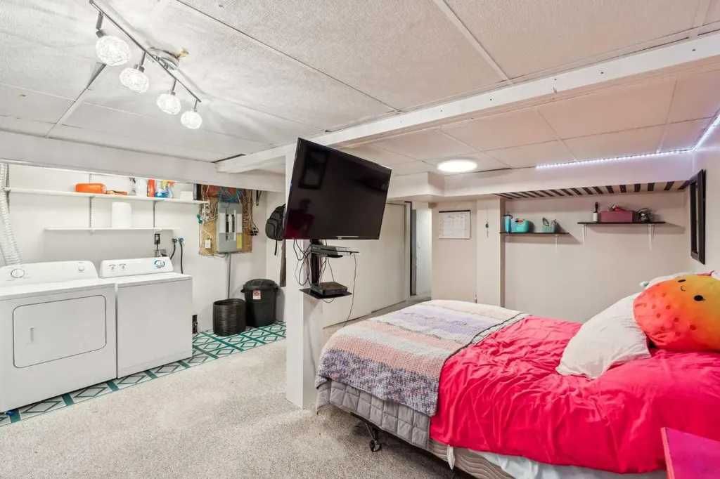 1336 154 Avenue SW Calgary AB T2Y 3E5
