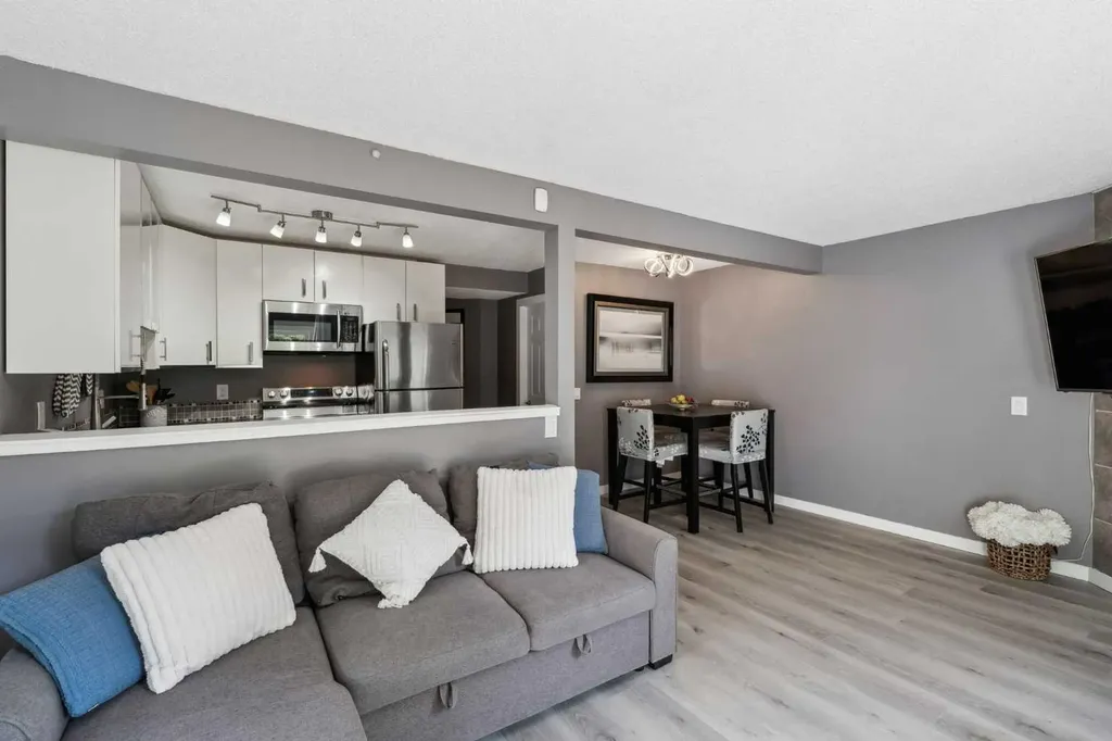 1336 154 Avenue SW Calgary AB T2Y 3E5