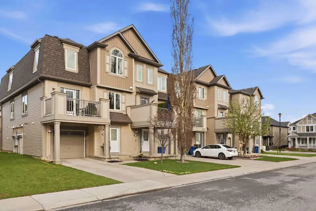 52 Windstone Green SW Airdrie AB T4B 0N5