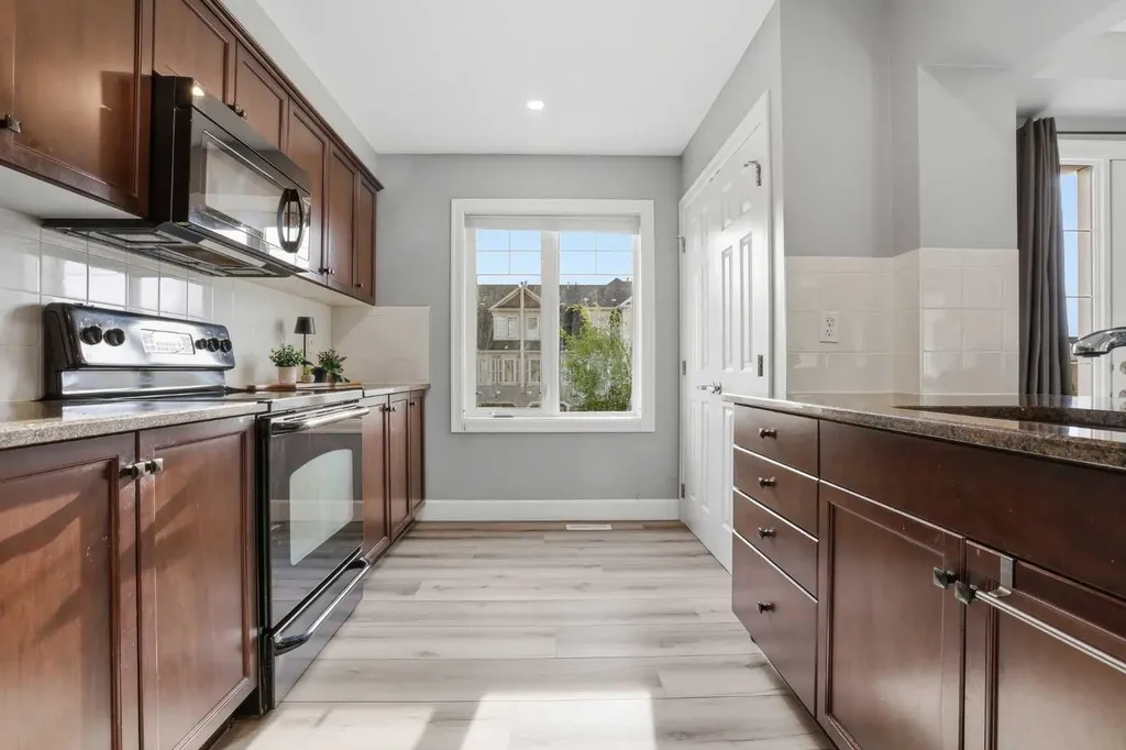 52 Windstone Green SW Airdrie AB T4B 0N5
