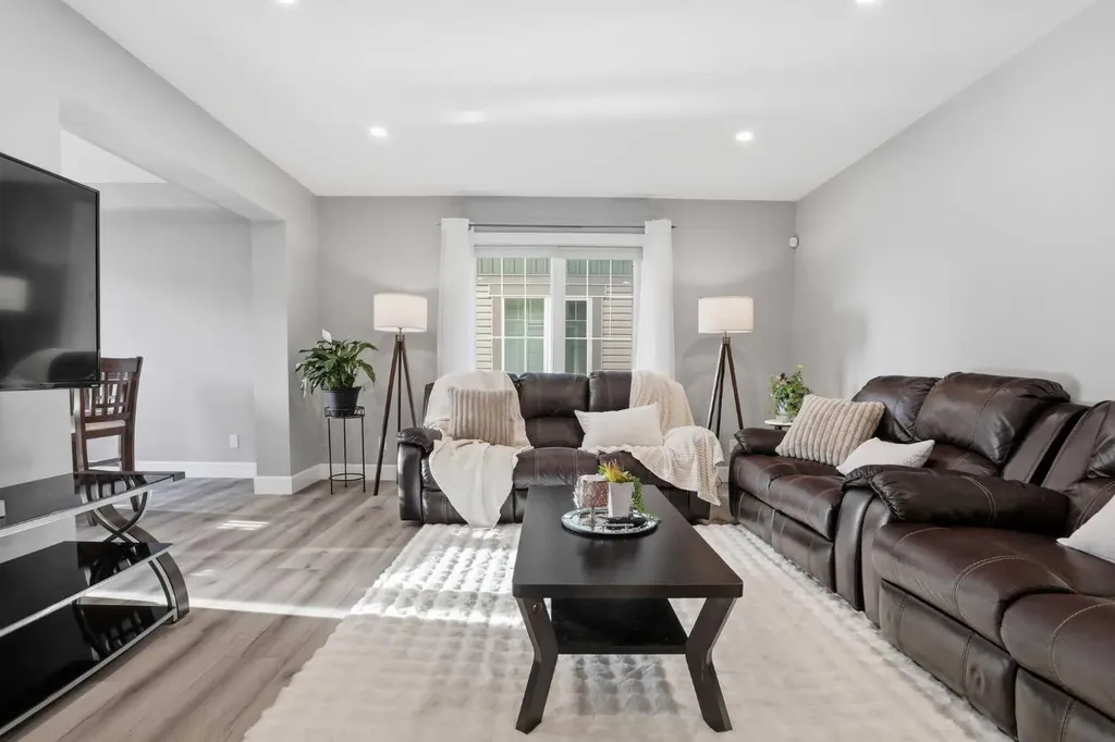 52 Windstone Green SW Airdrie AB T4B 0N5