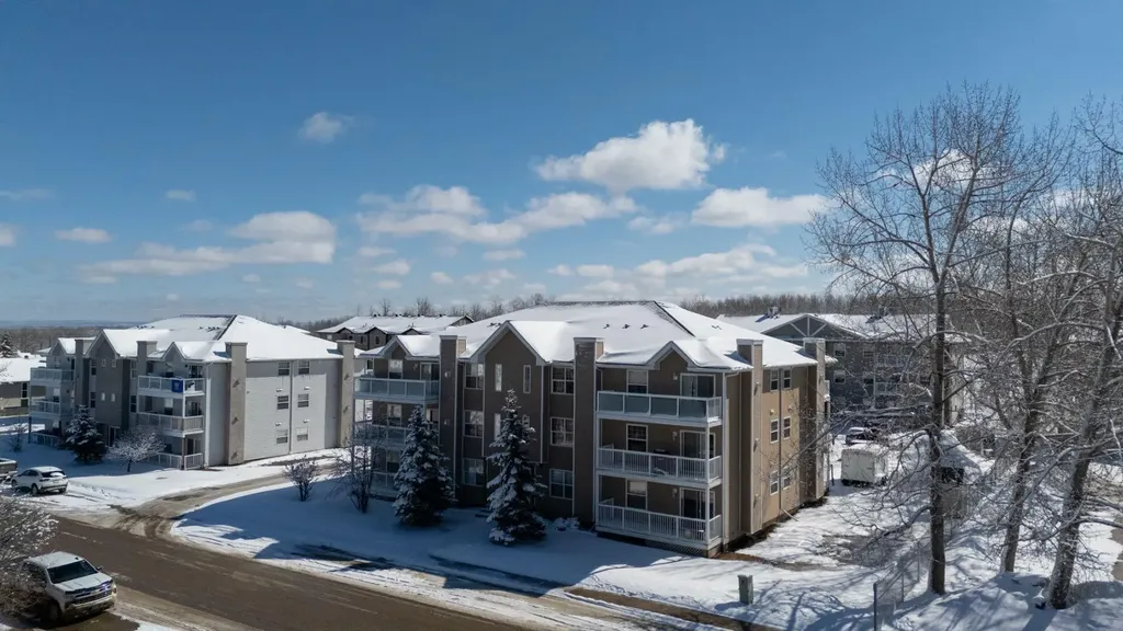 501 3 Fox Creek AB T0H1P0