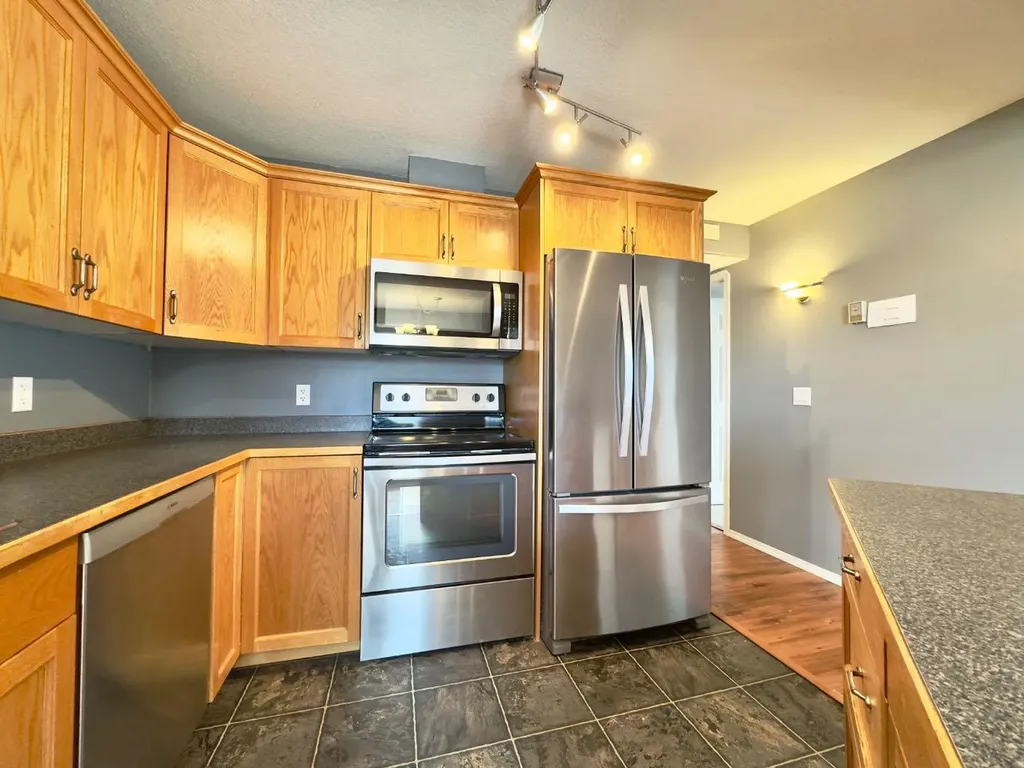501 3 Fox Creek AB T0H1P0