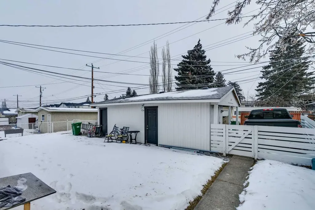 1440 45 Street SW Calgary AB T3C 2C2