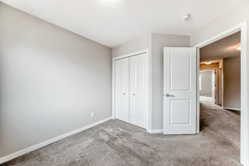 18 Willow Crescent Okotoks AB T1S 5S2