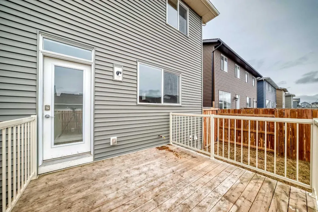 18 Willow Crescent Okotoks AB T1S 5S2