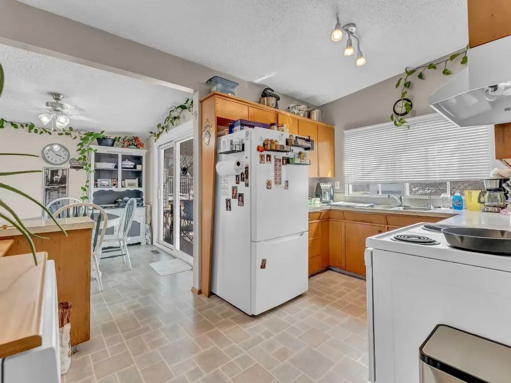 561 12 Street NW Medicine Hat AB T1A6R3