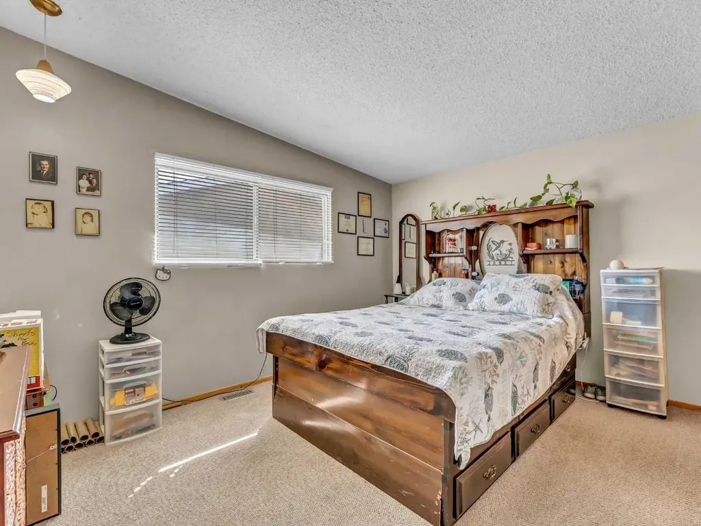 561 12 Street NW Medicine Hat AB T1A6R3