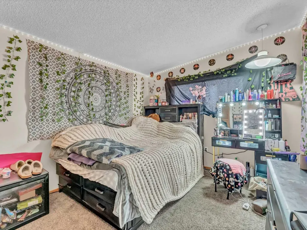 561 12 Street NW Medicine Hat AB T1A6R3