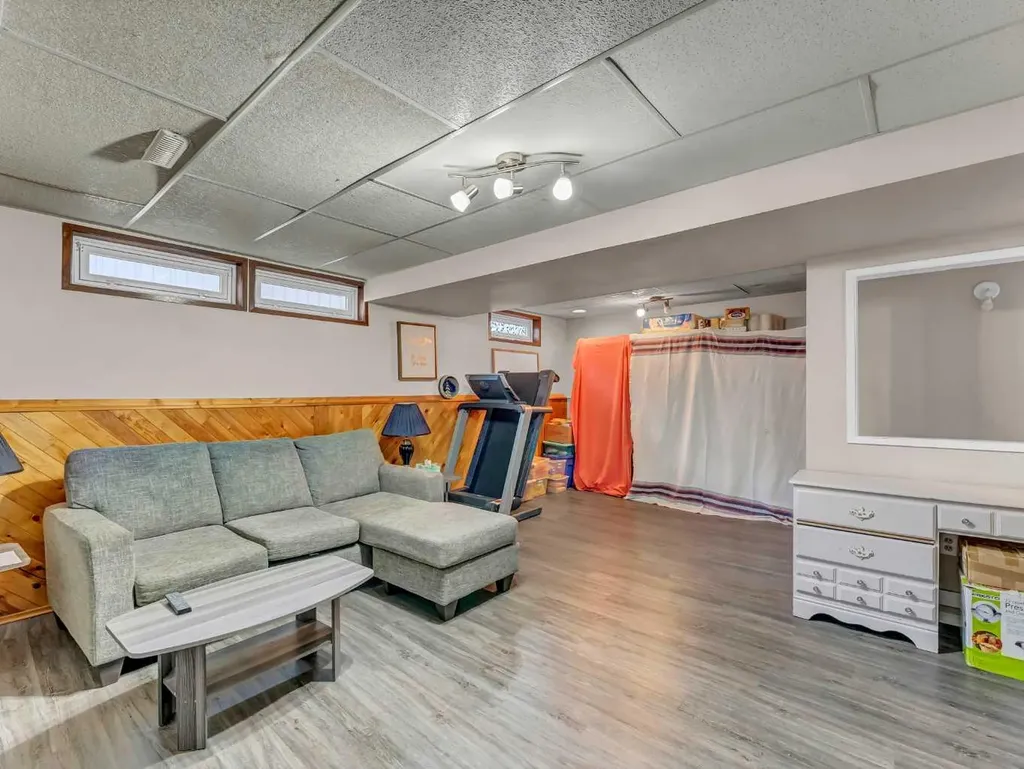 561 12 Street NW Medicine Hat AB T1A6R3