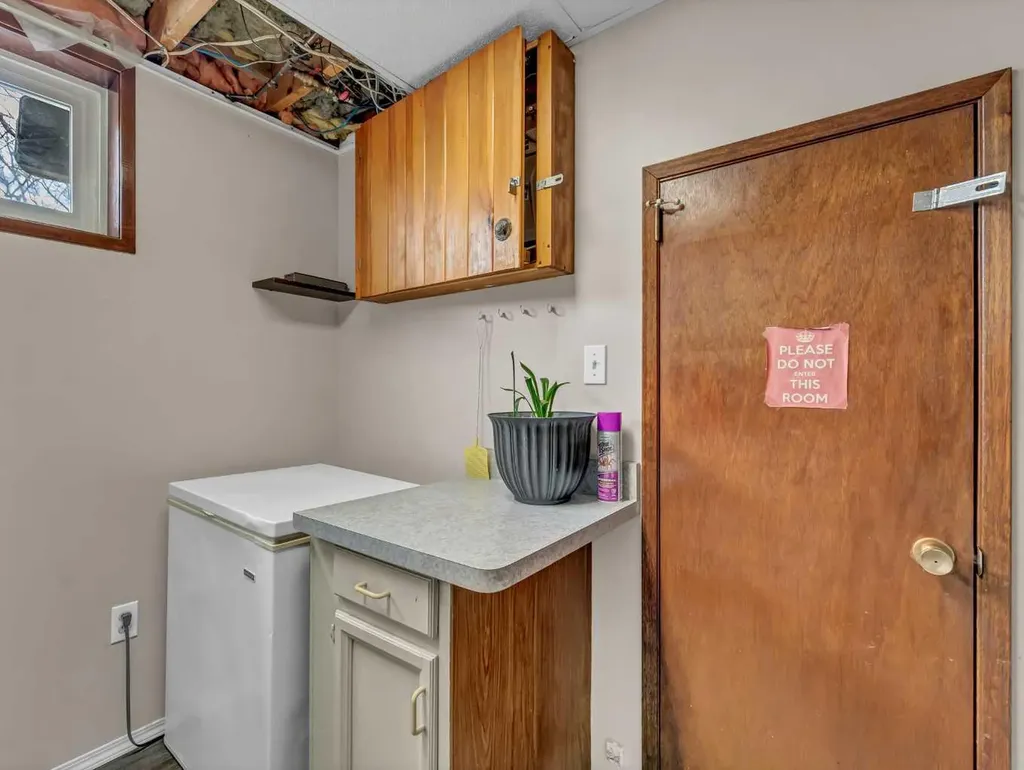 561 12 Street NW Medicine Hat AB T1A6R3