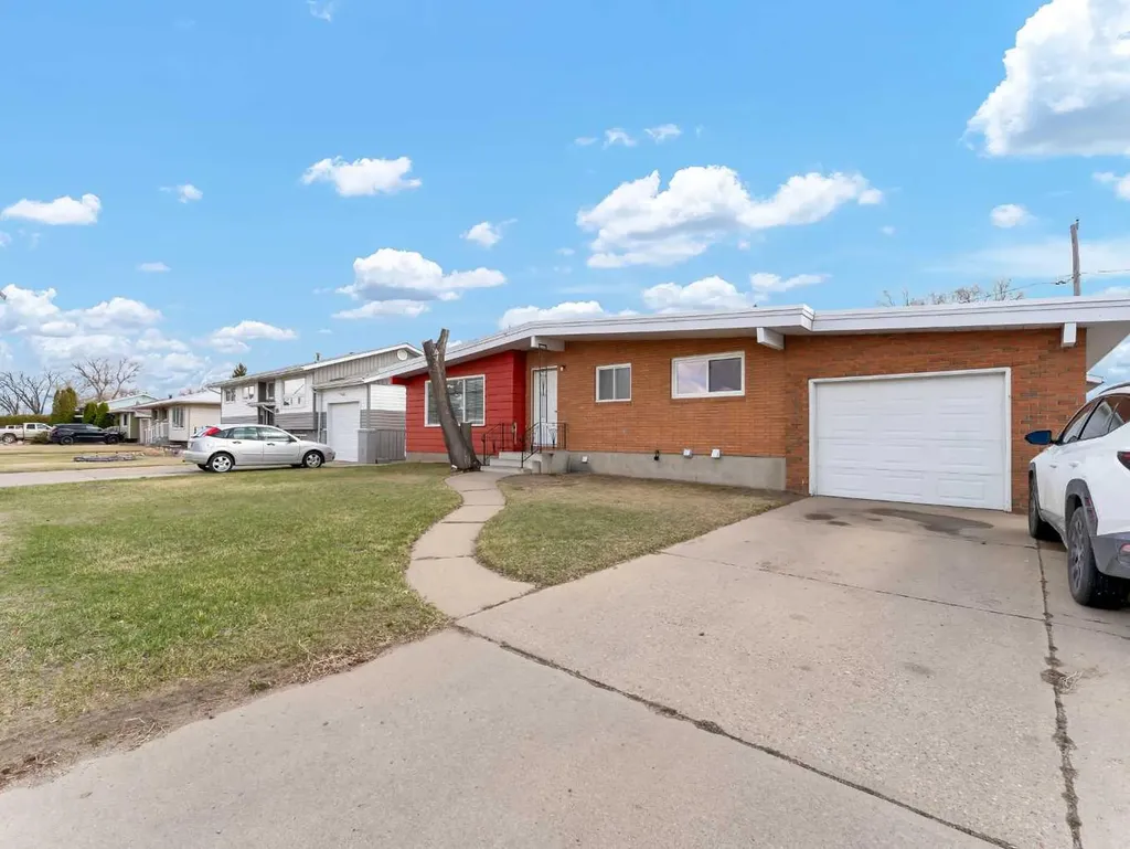 561 12 Street NW Medicine Hat AB T1A6R3