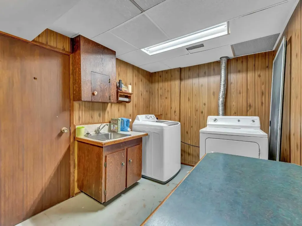 561 12 Street NW Medicine Hat AB T1A6R3