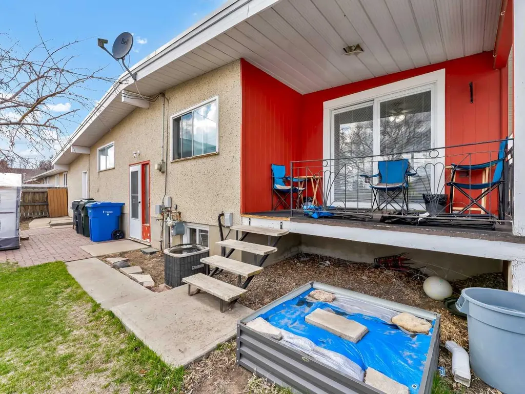 561 12 Street NW Medicine Hat AB T1A6R3