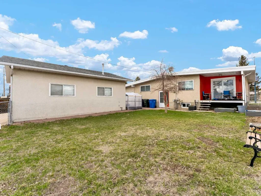 561 12 Street NW Medicine Hat AB T1A6R3