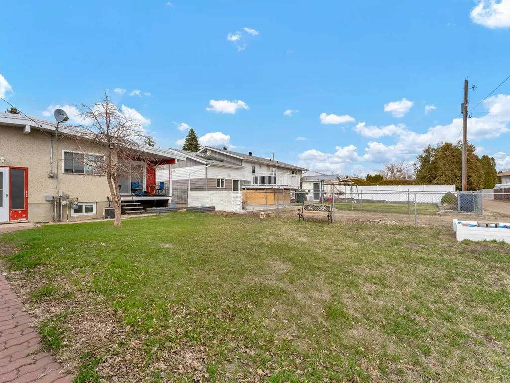 561 12 Street NW Medicine Hat AB T1A6R3