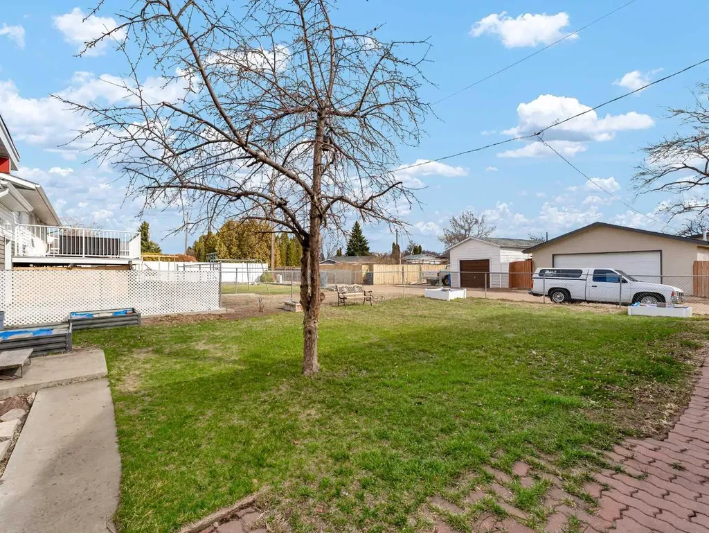 561 12 Street NW Medicine Hat AB T1A6R3