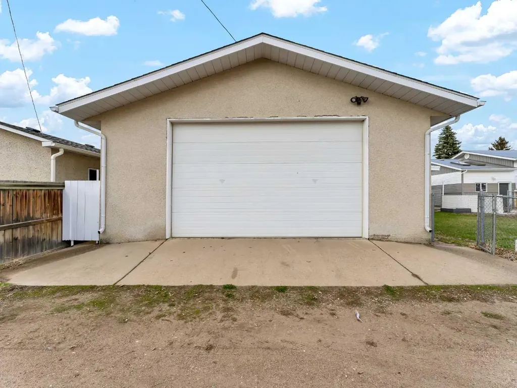 561 12 Street NW Medicine Hat AB T1A6R3