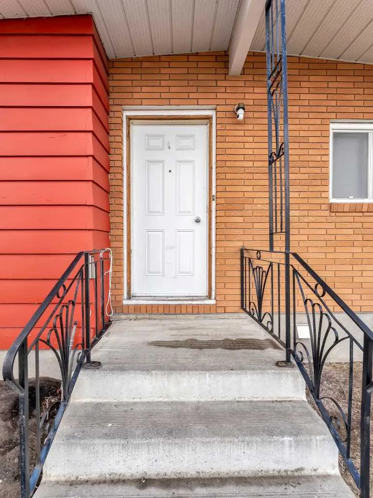 561 12 Street NW Medicine Hat AB T1A6R3