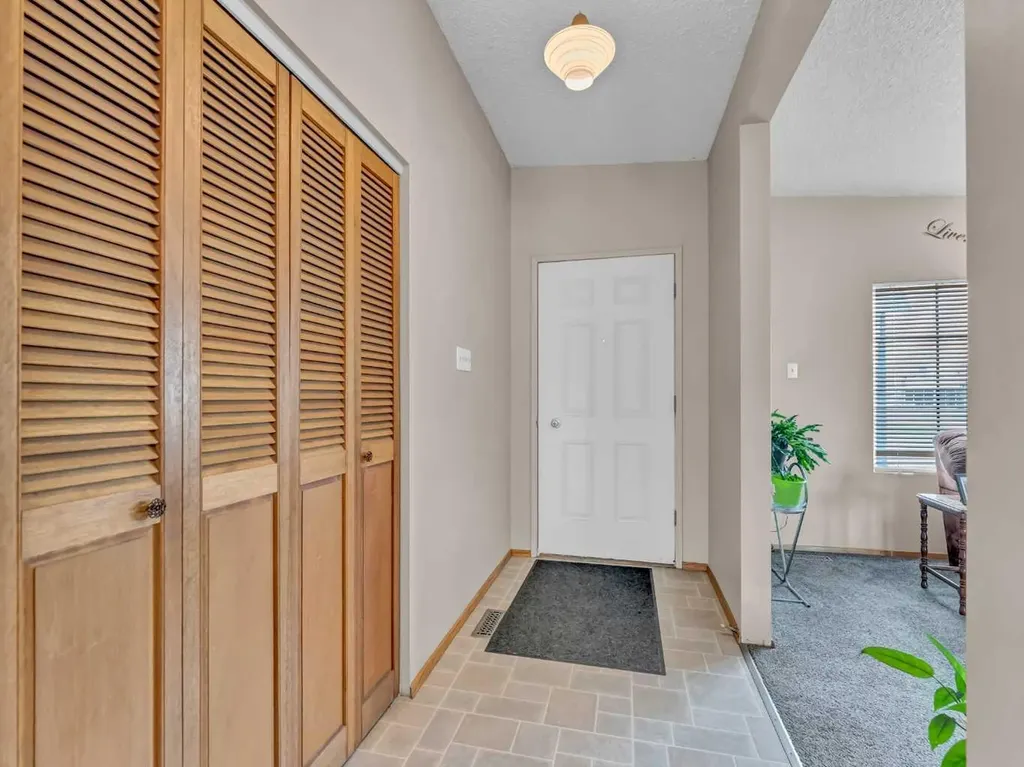 561 12 Street NW Medicine Hat AB T1A6R3
