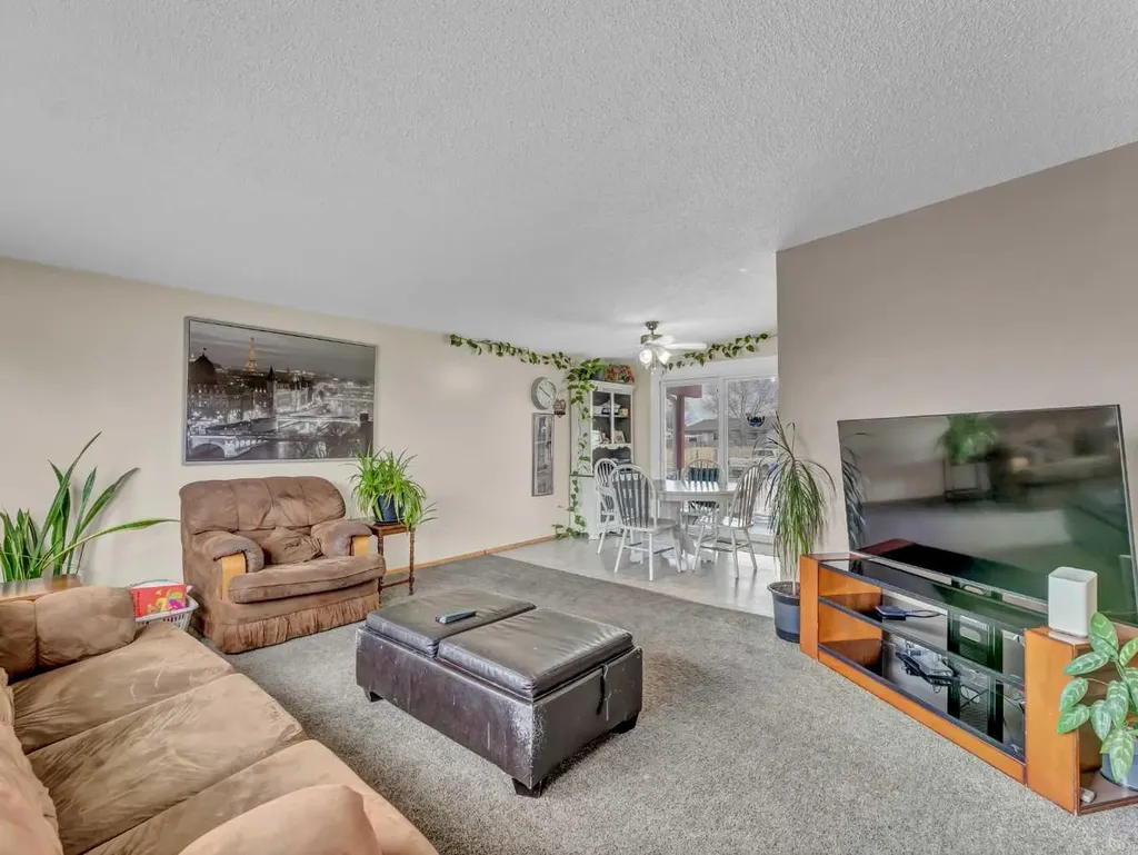 561 12 Street NW Medicine Hat AB T1A6R3
