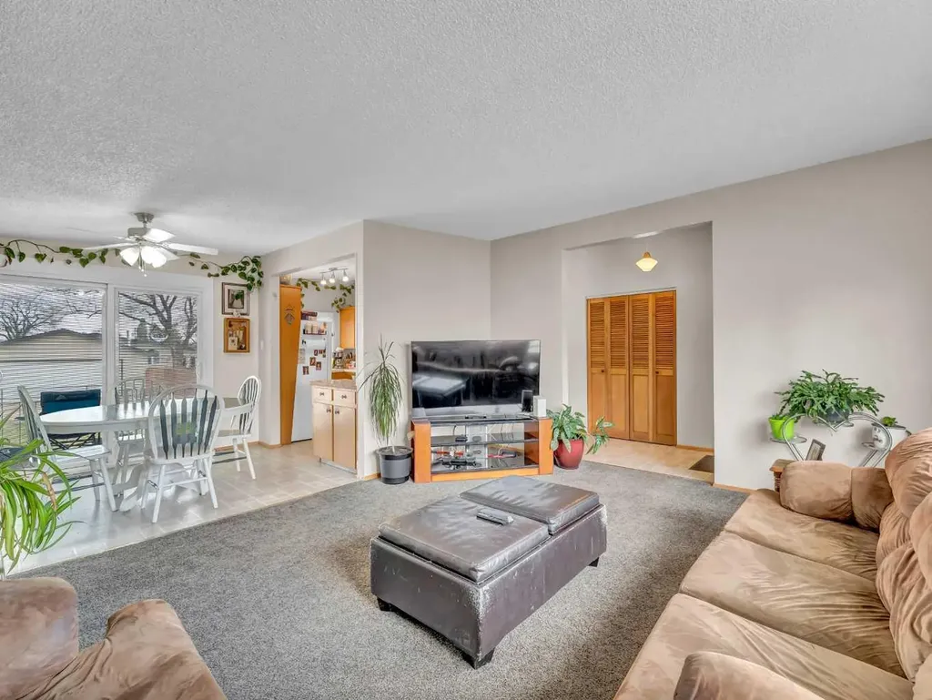 561 12 Street NW Medicine Hat AB T1A6R3