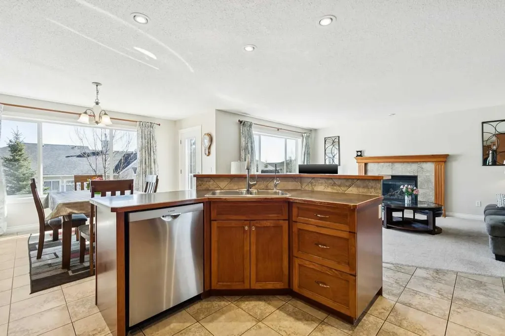 63 Westmount Circle Okotoks AB T1S 0B7
