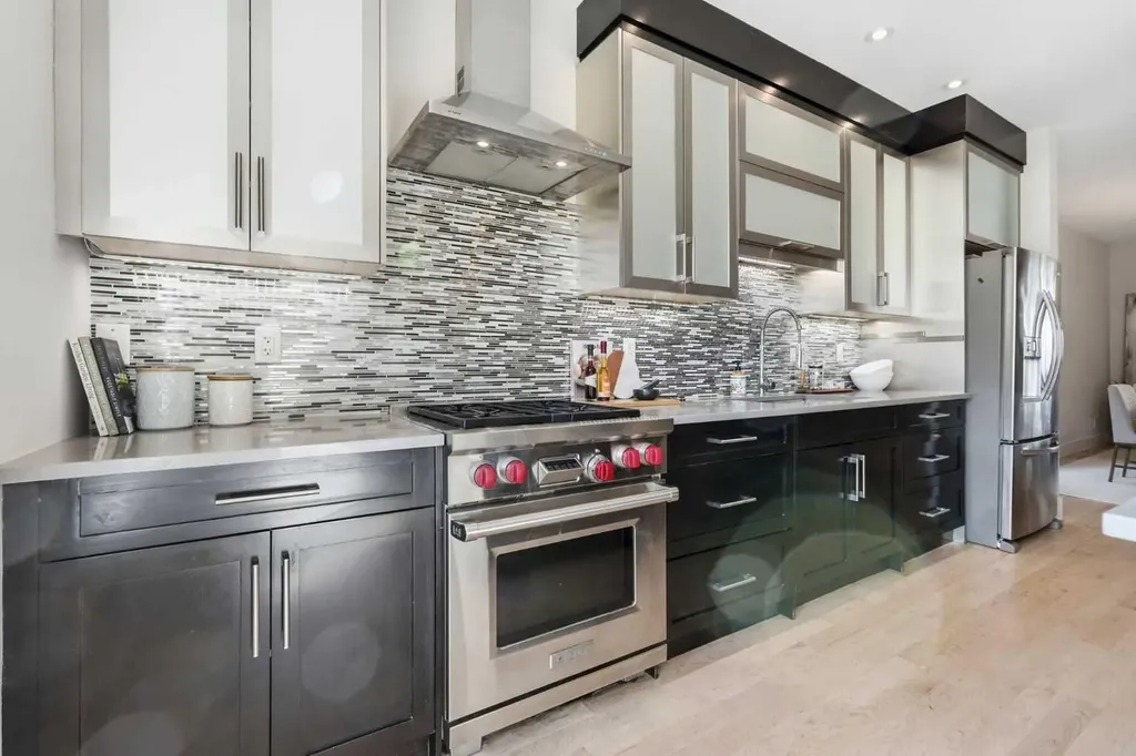 1923 49 Avenue SW Calgary AB T2T 2V3