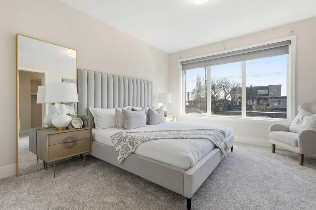 1923 49 Avenue SW Calgary AB T2T 2V3