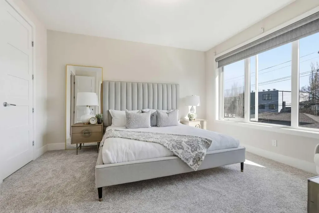 1923 49 Avenue SW Calgary AB T2T 2V3