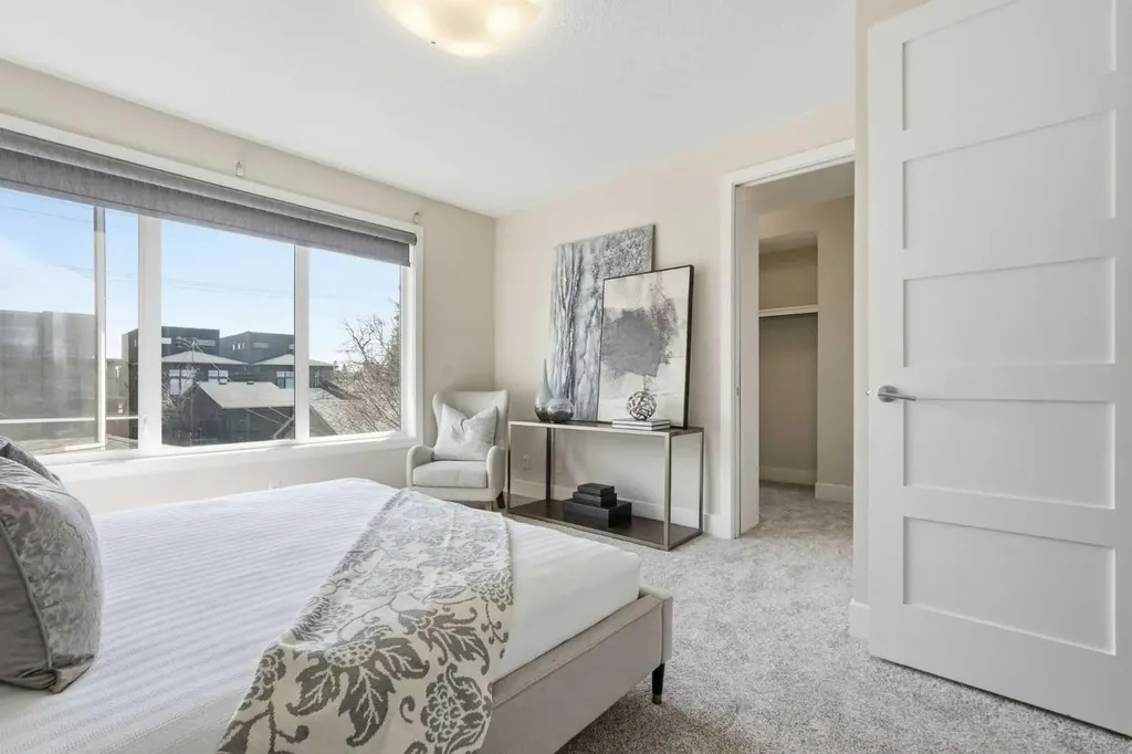 1923 49 Avenue SW Calgary AB T2T 2V3