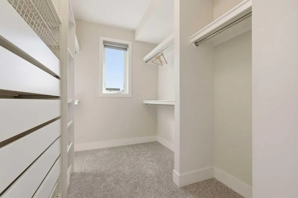 1923 49 Avenue SW Calgary AB T2T 2V3