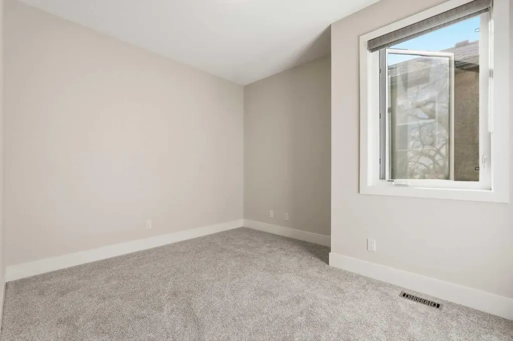 1923 49 Avenue SW Calgary AB T2T 2V3