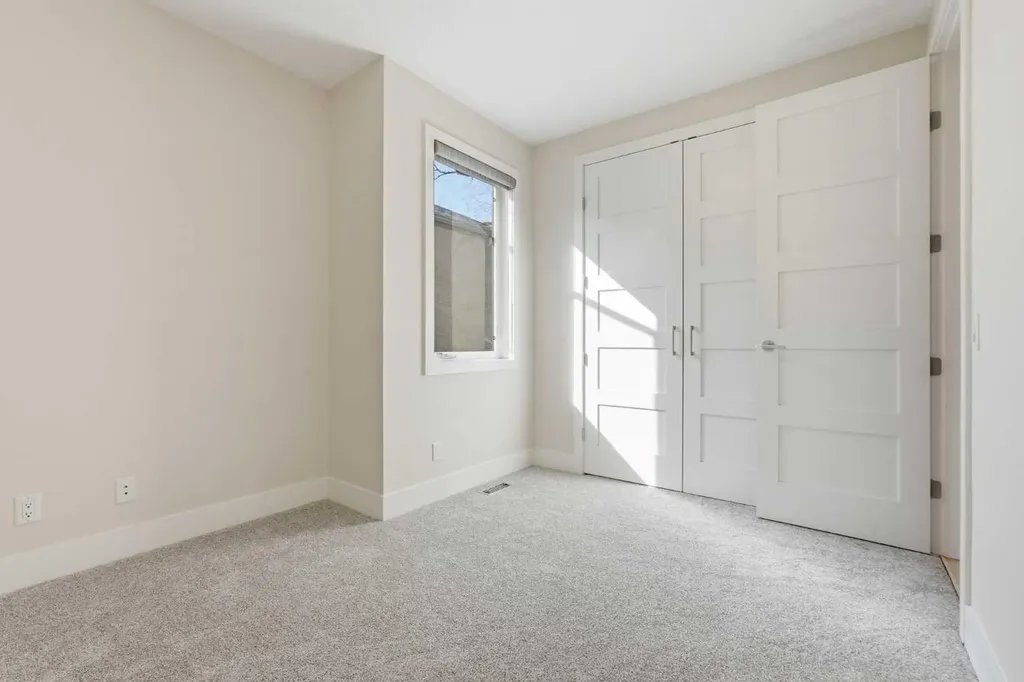 1923 49 Avenue SW Calgary AB T2T 2V3