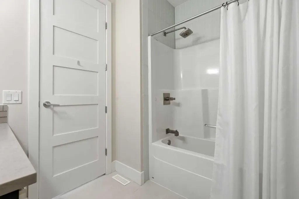 1923 49 Avenue SW Calgary AB T2T 2V3