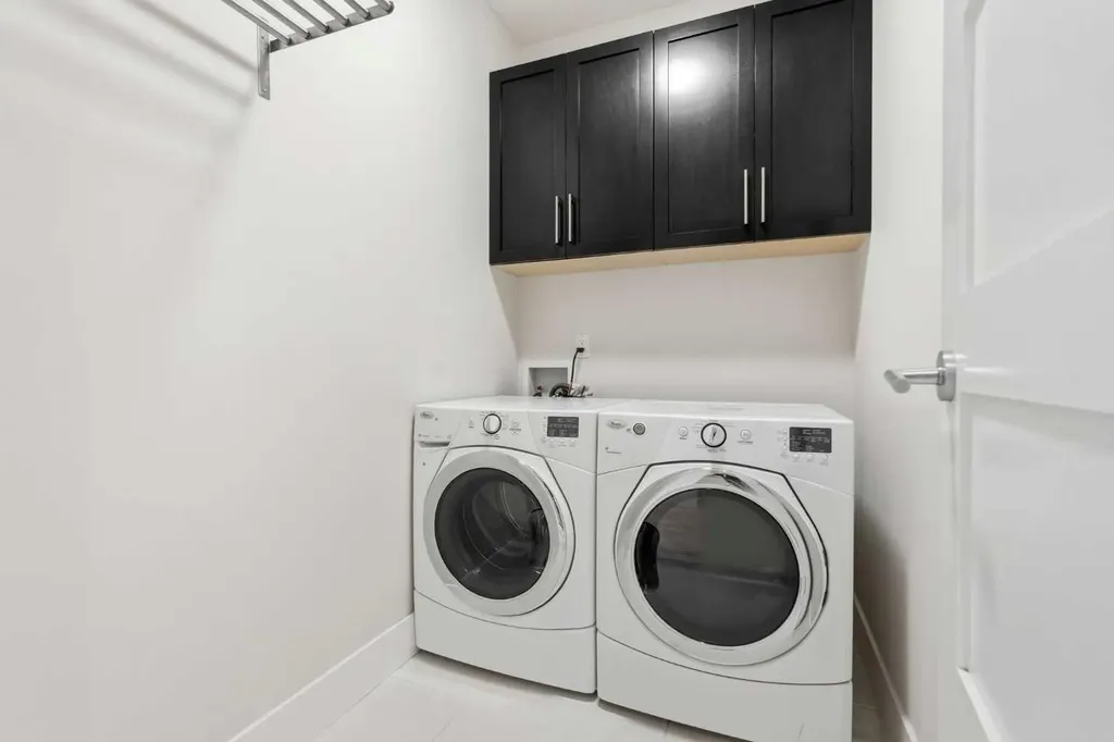 1923 49 Avenue SW Calgary AB T2T 2V3