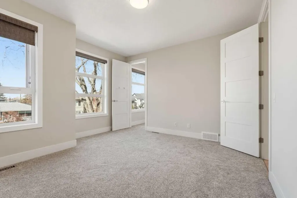 1923 49 Avenue SW Calgary AB T2T 2V3