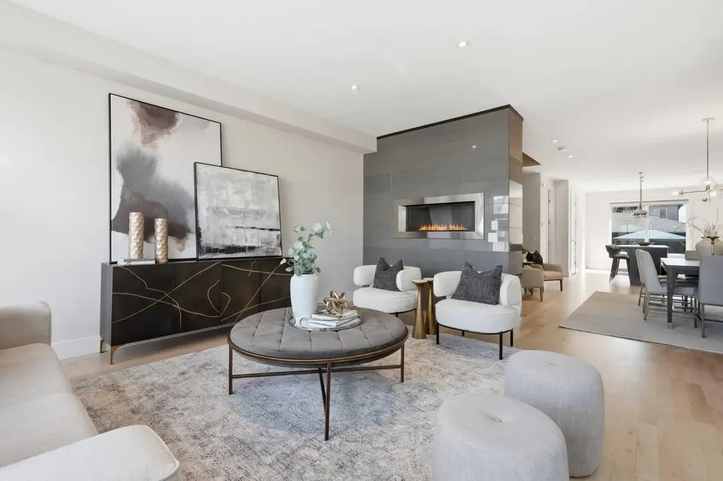 1923 49 Avenue SW Calgary AB T2T 2V3