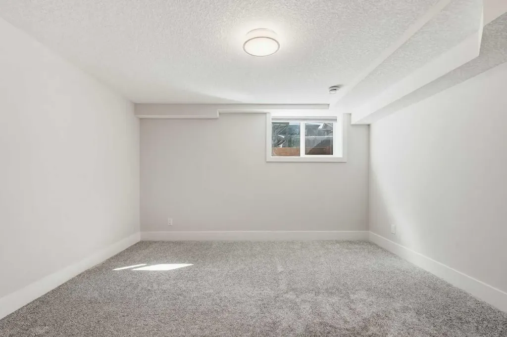 1923 49 Avenue SW Calgary AB T2T 2V3