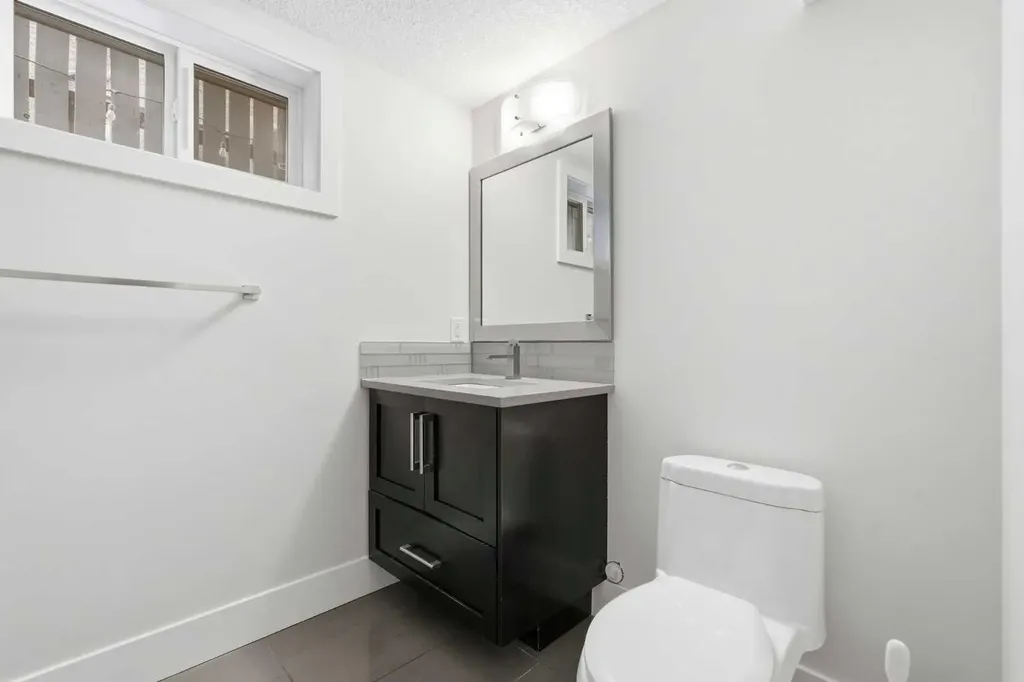 1923 49 Avenue SW Calgary AB T2T 2V3