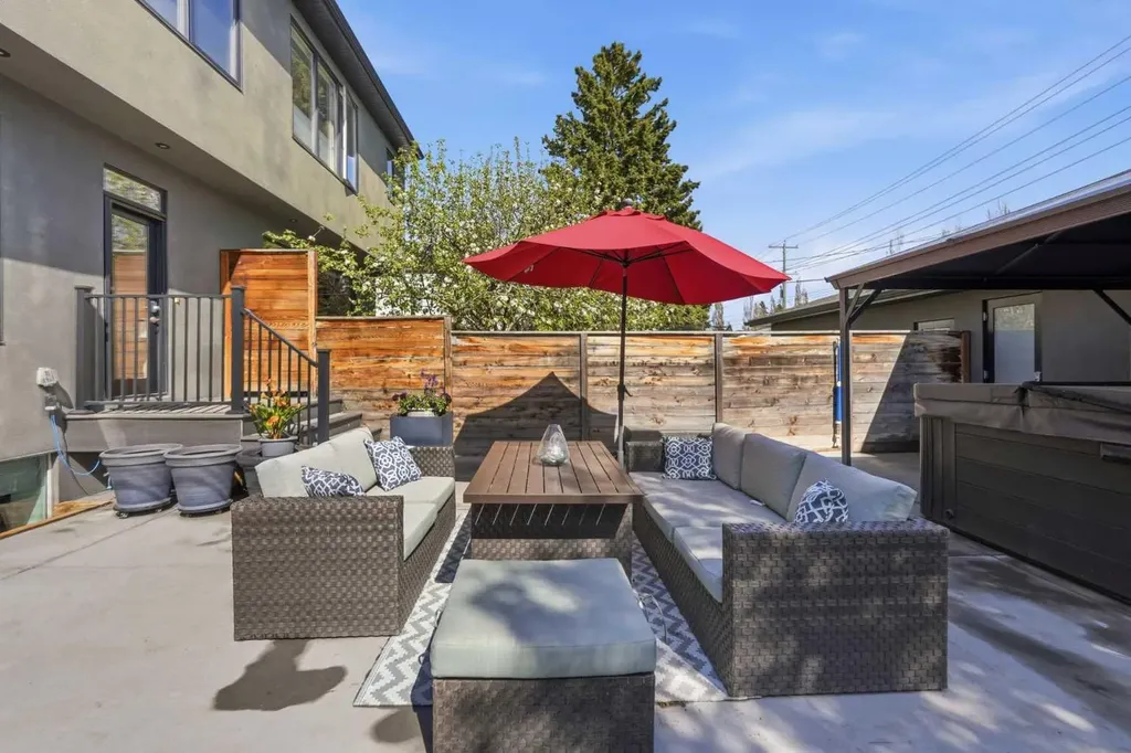 1923 49 Avenue SW Calgary AB T2T 2V3