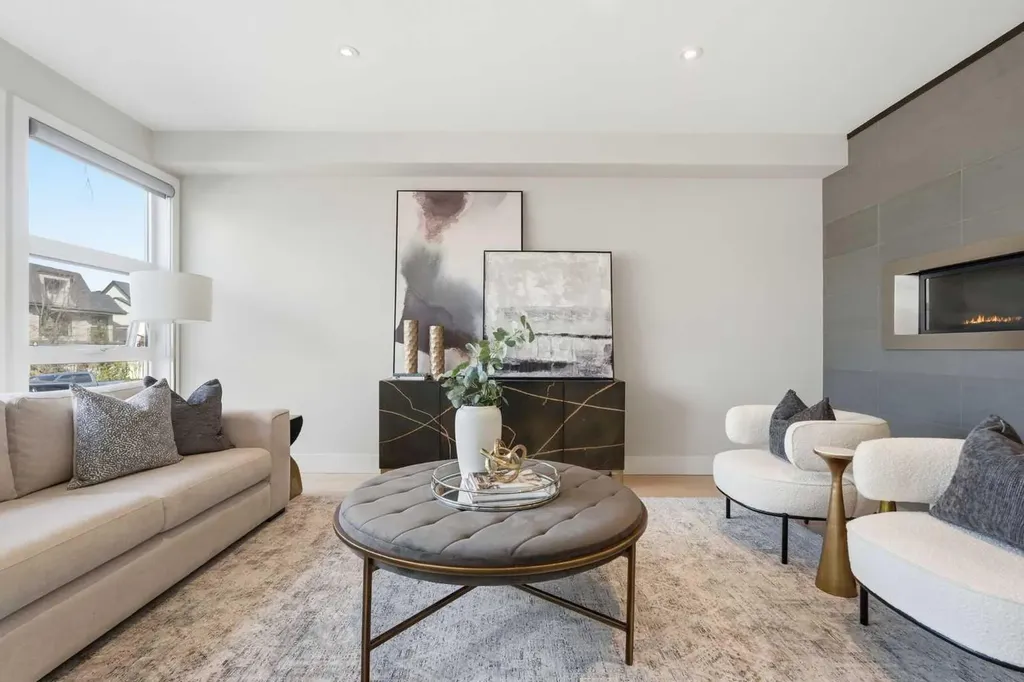 1923 49 Avenue SW Calgary AB T2T 2V3