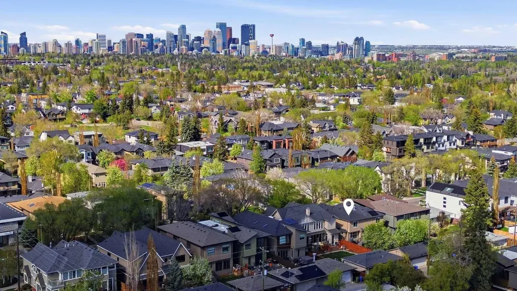 1923 49 Avenue SW Calgary AB T2T 2V3