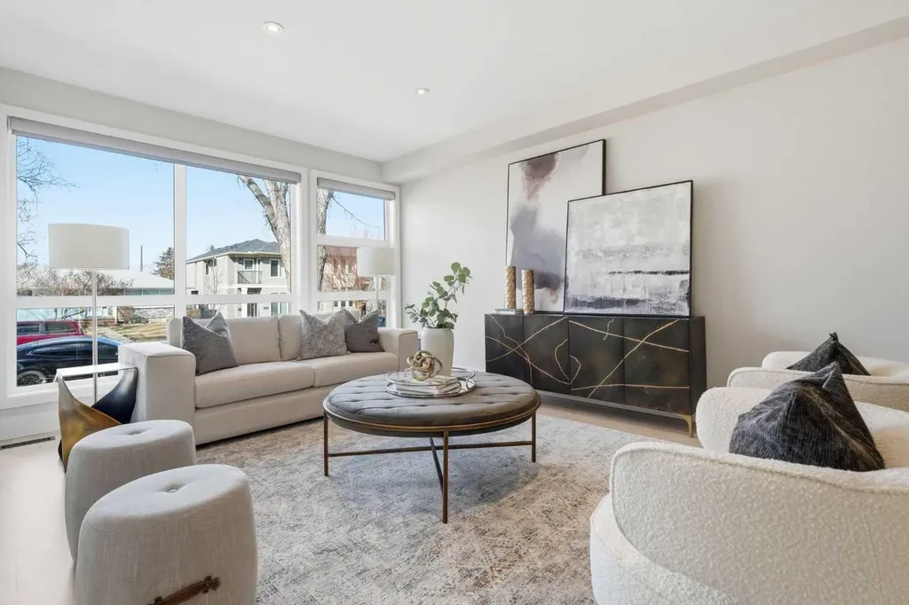 1923 49 Avenue SW Calgary AB T2T 2V3