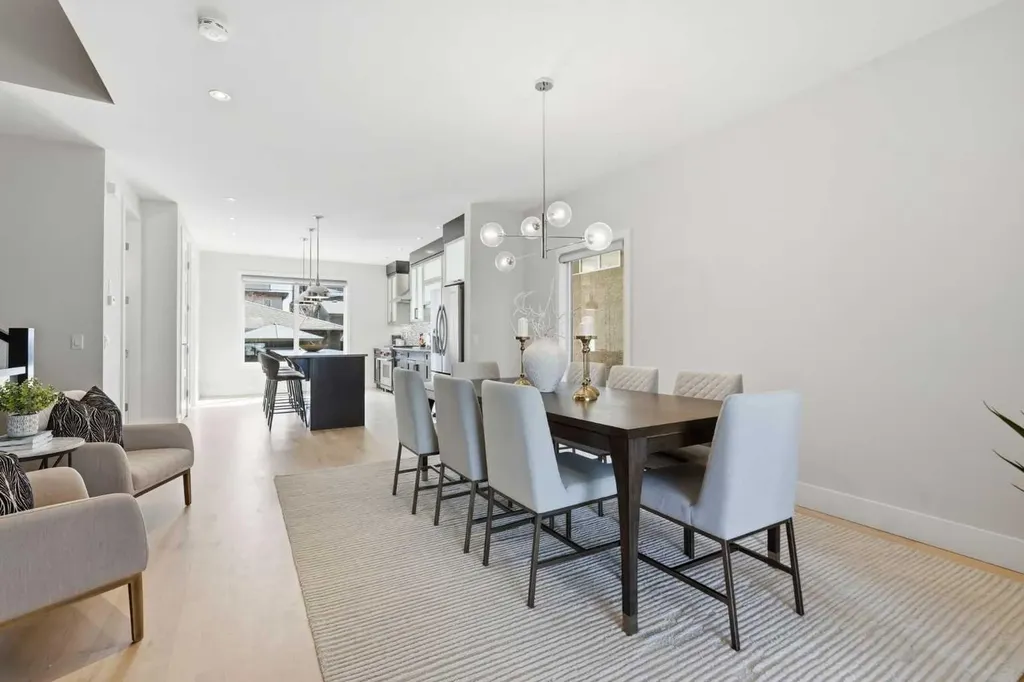1923 49 Avenue SW Calgary AB T2T 2V3