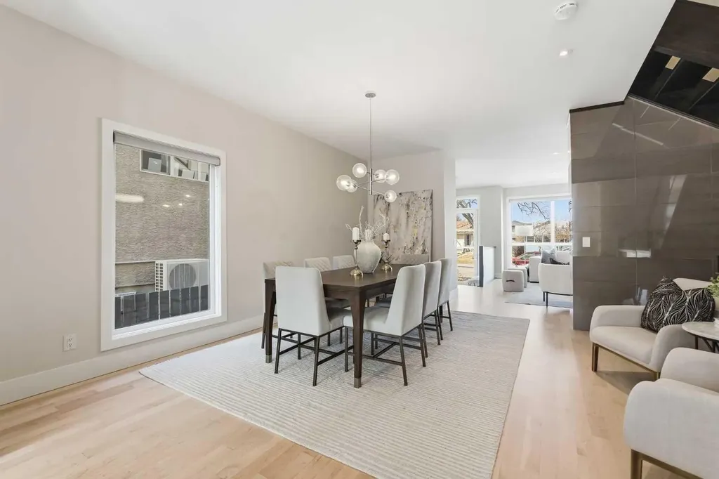 1923 49 Avenue SW Calgary AB T2T 2V3
