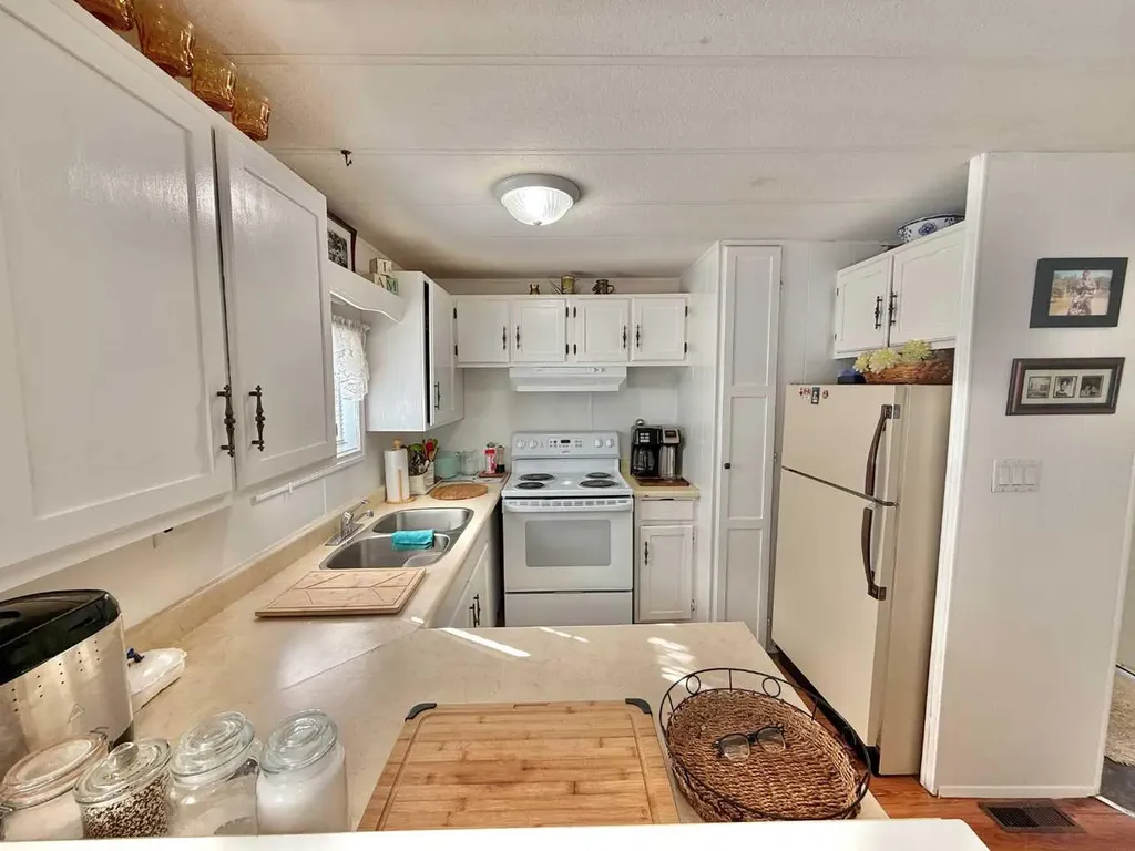 133 Jarvis Street Hinton AB T7V1R6